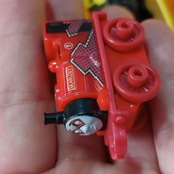 Thomas&Friends DC Super Friends Collector’s Playwheel CarrryCase•11 MiniTrains - Picture 11 of 16